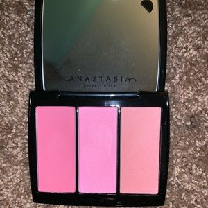 3 for $20 🌟 ABH blush palette